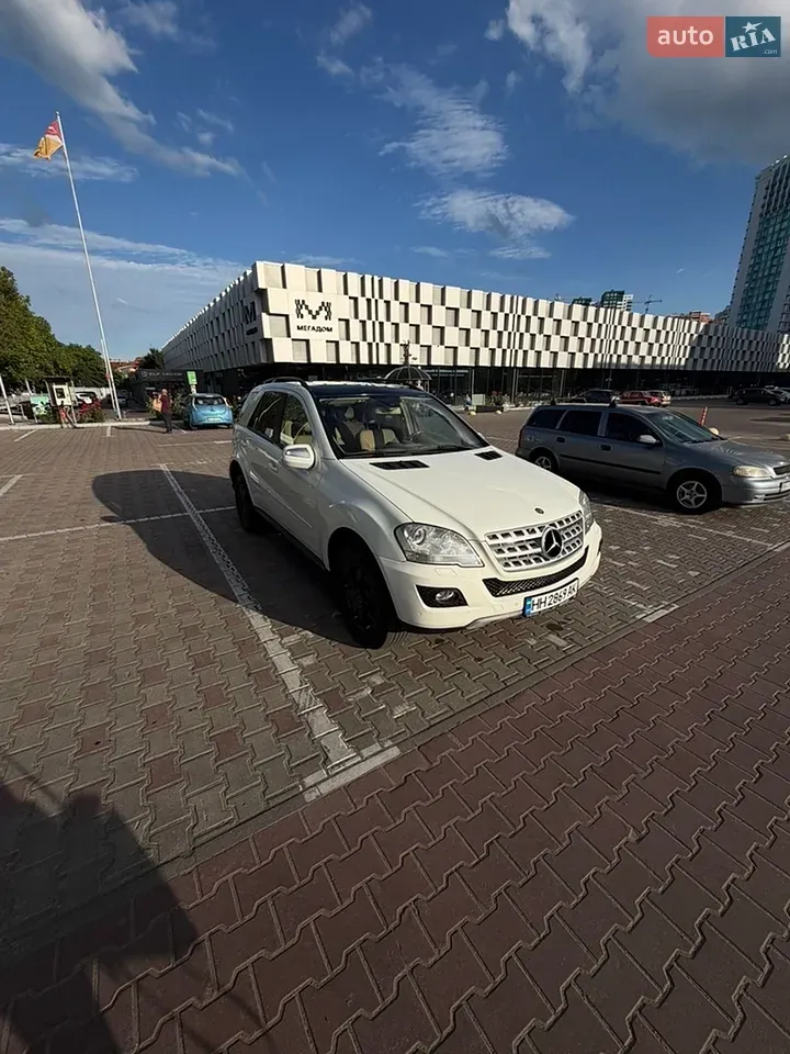 Mercedes-Benz M-Class 2008 photo 2