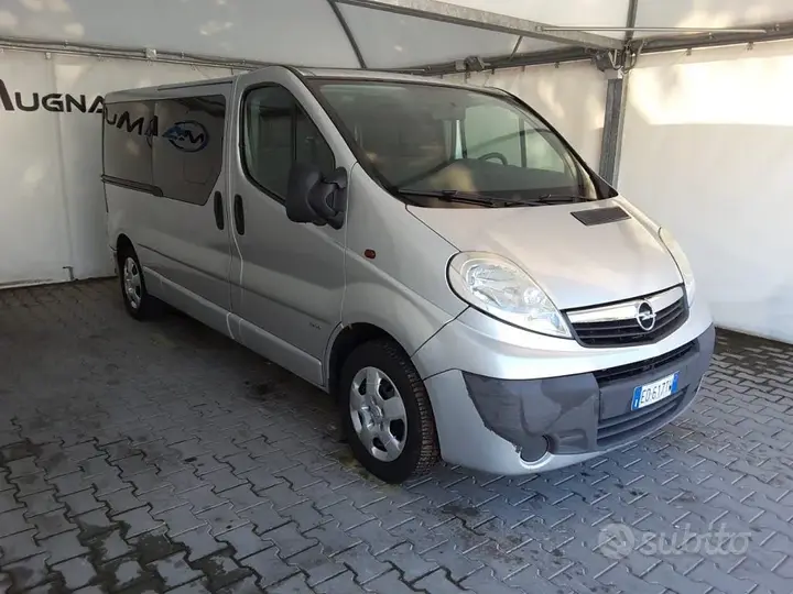 Opel Vivaro 2010 photo 2