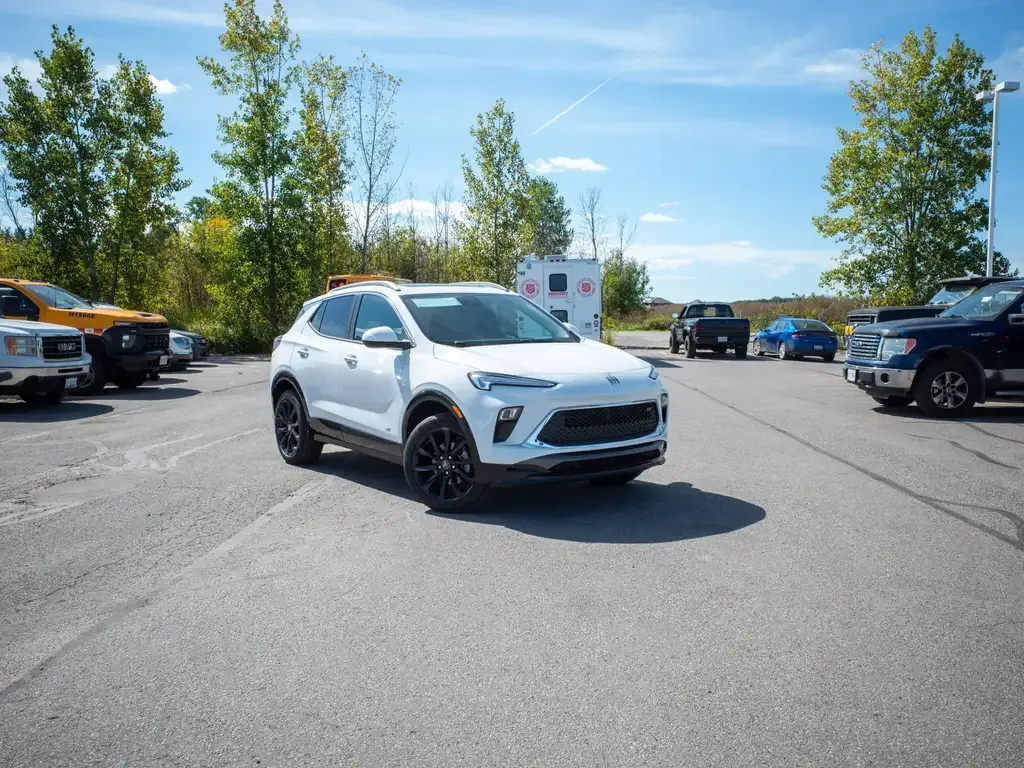 Buick Encore 2026 photo 2