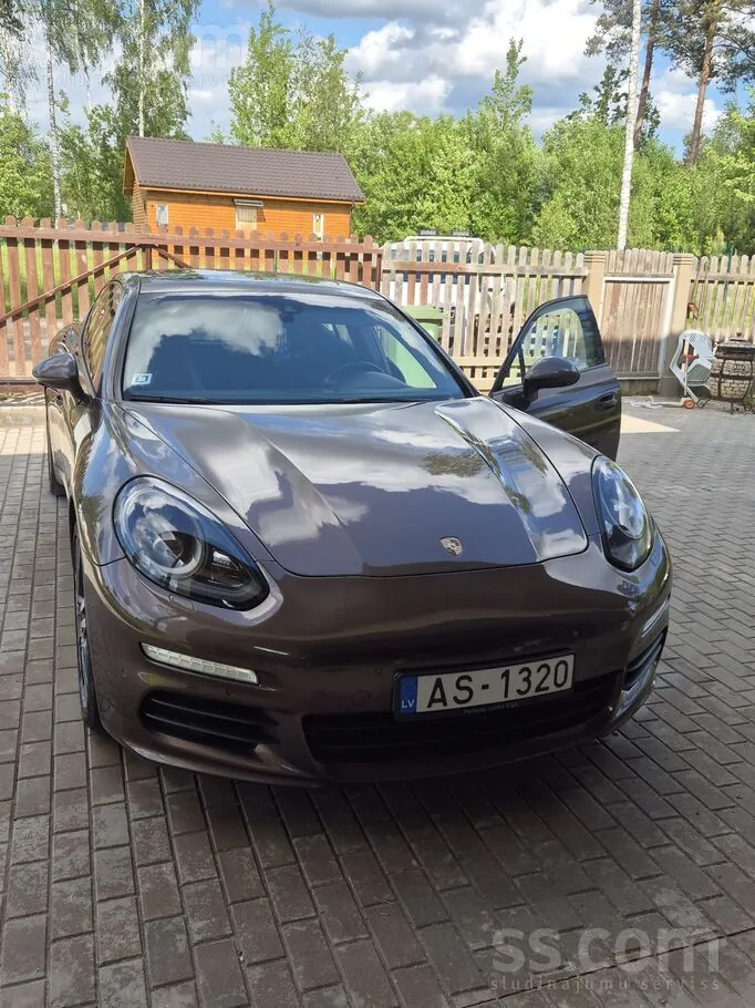 Porsche Panamera 2013 photo 2