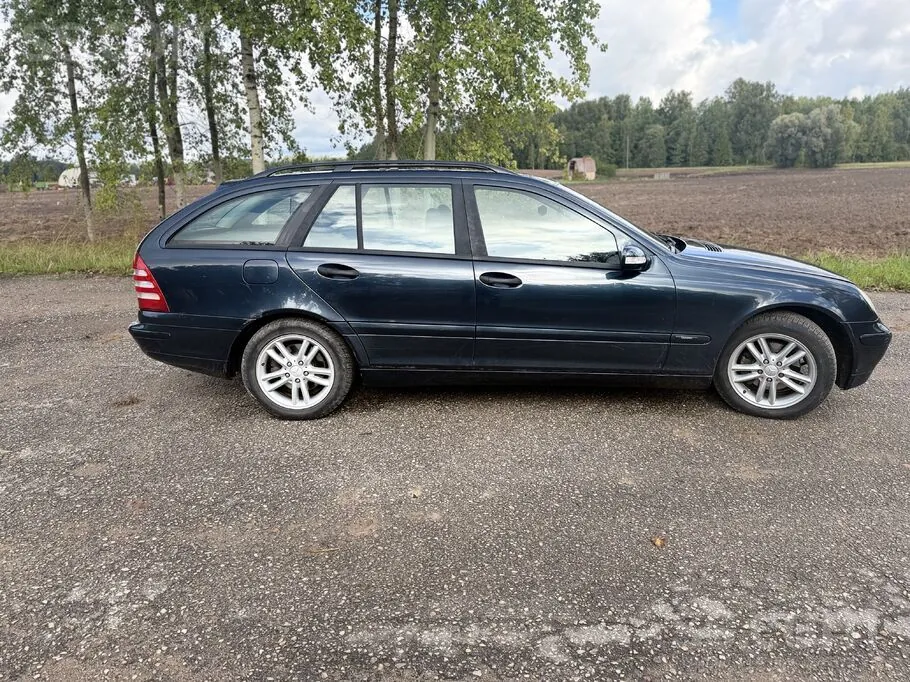 Mercedes-Benz C180 2003 photo 3