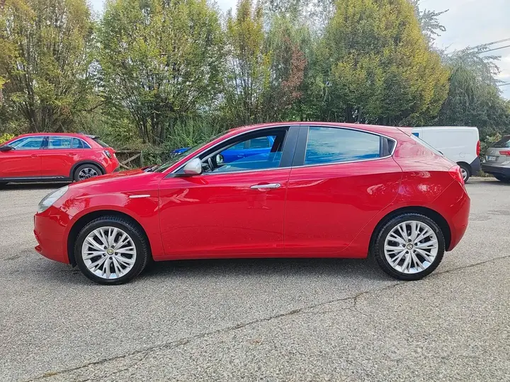 Alfa Romeo Giulietta 2016 photo 2