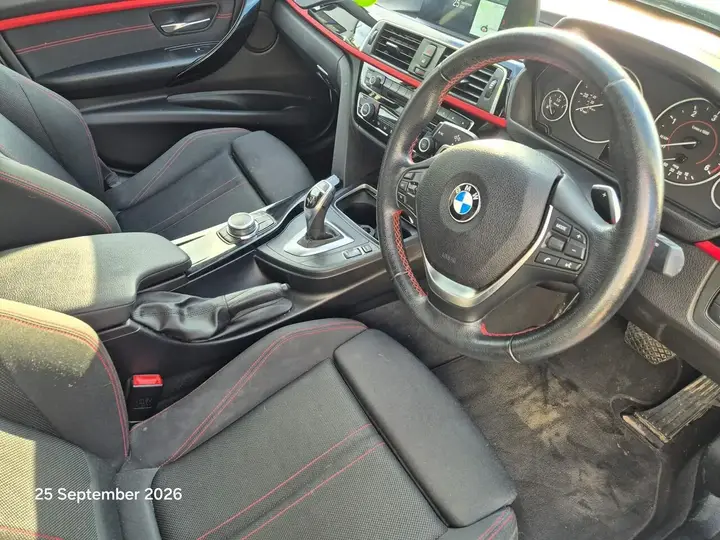 BMW 3 Series 2018 photo 2