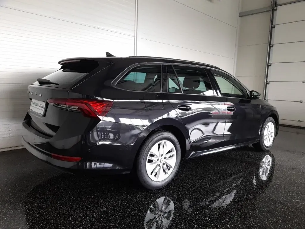 Skoda Octavia 2023 photo 2