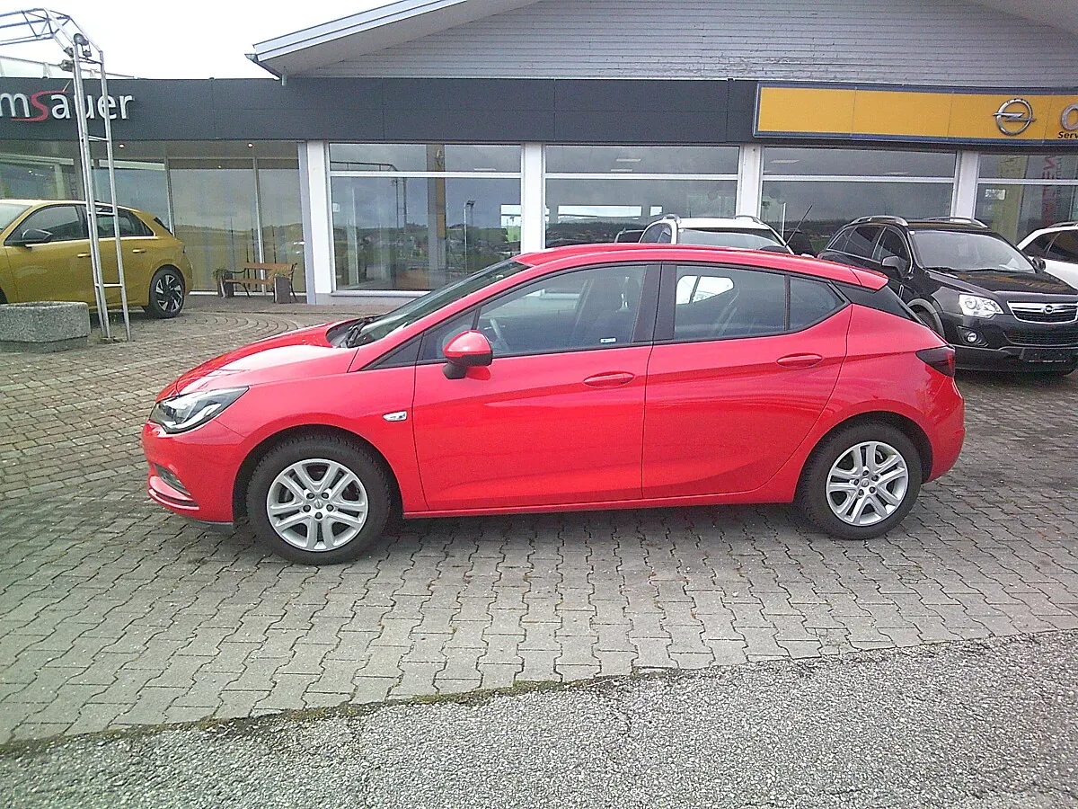 Opel Astra 2017 photo 2