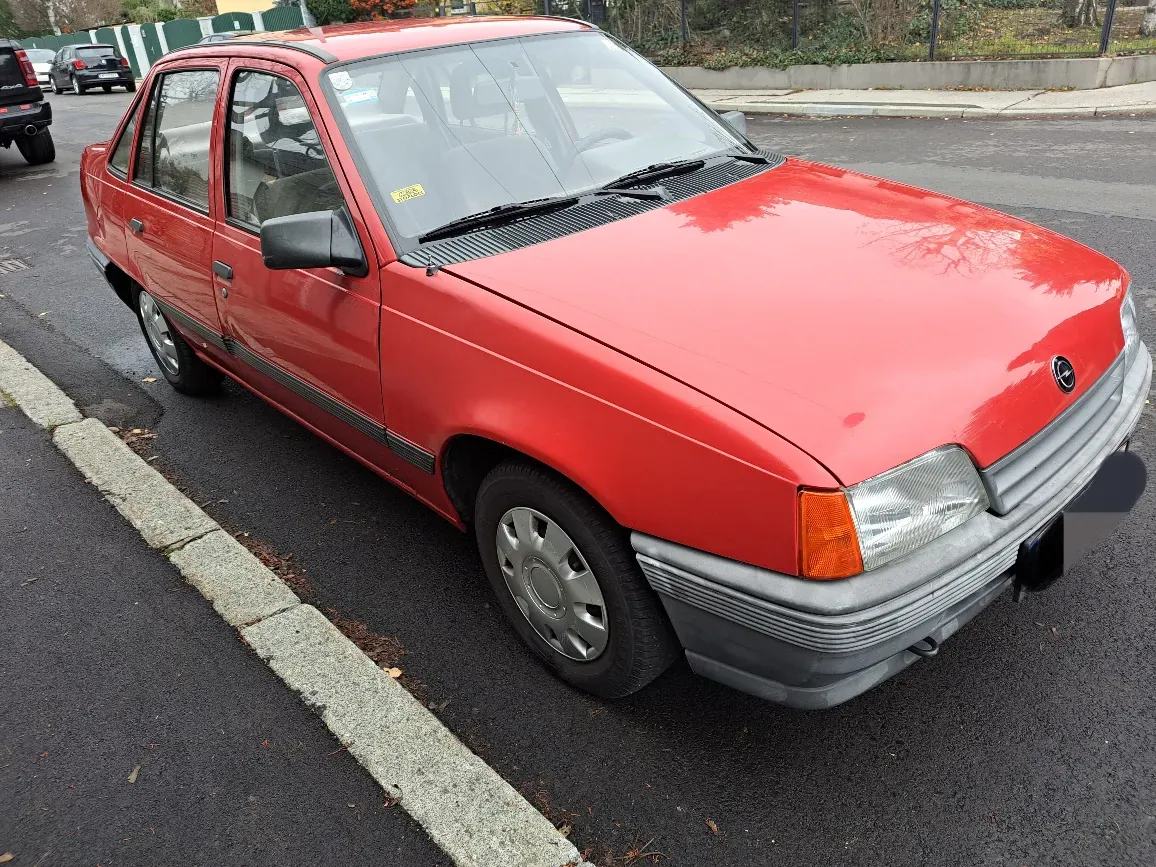 Opel Kadett 1989 photo 2