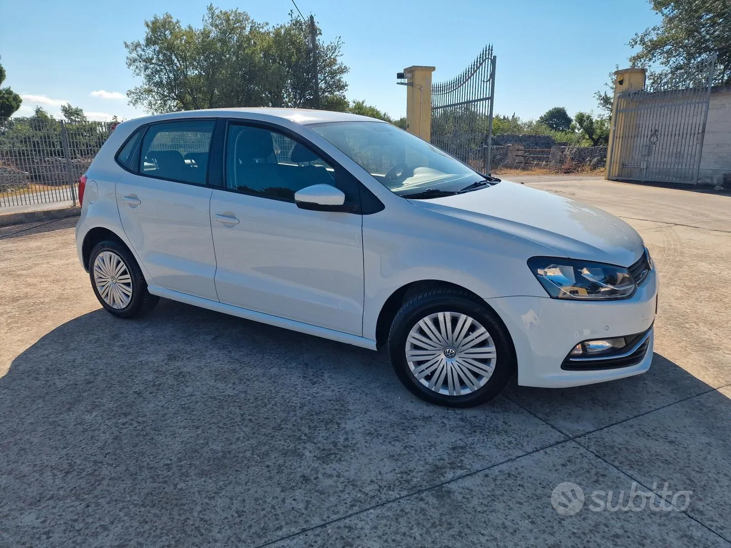 Volkswagen Polo 2015 photo 3