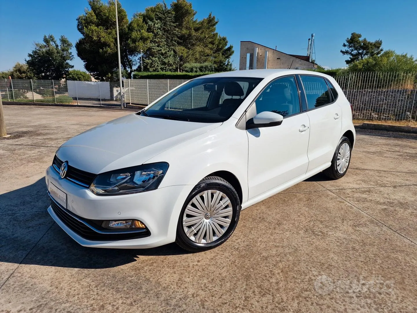 Volkswagen Polo 2015 photo 2