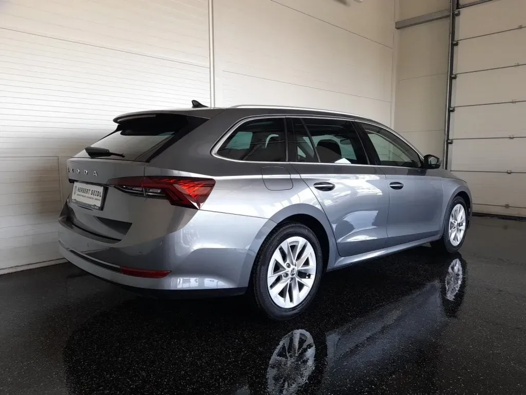 Skoda Octavia 2023 photo 2