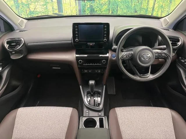 Toyota Yaris Cross Hybrid Z 2022 photo 2