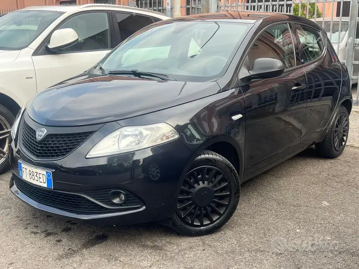Lancia Ypsilon