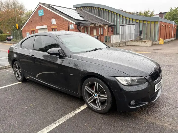 BMW 3 Series 2008 photo 2