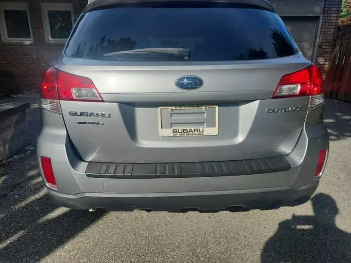 Subaru Outback 2010 photo 4