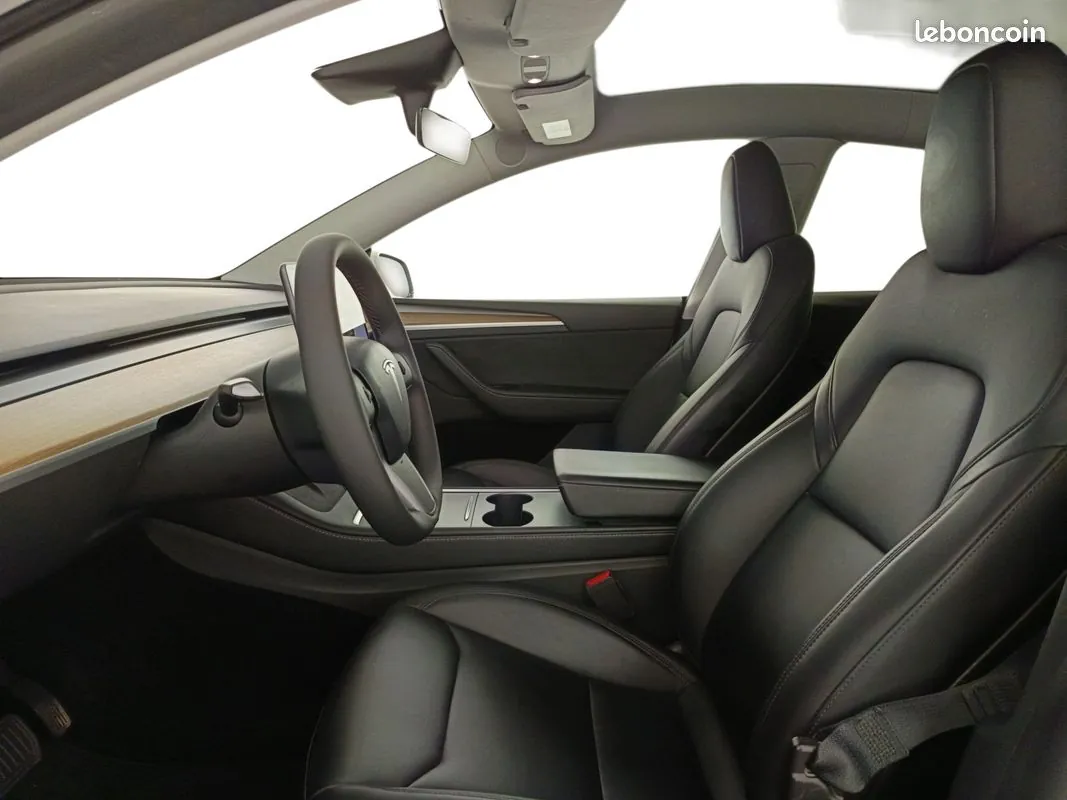 Tesla Model Y 2024 photo 4