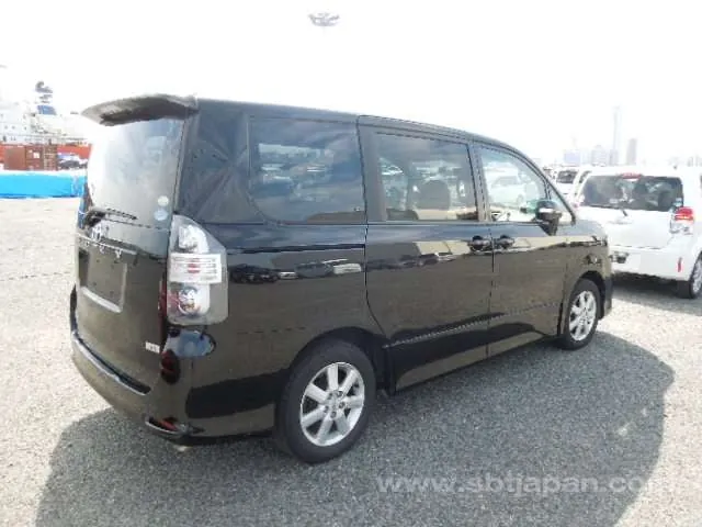 Toyota Voxy 2009 photo 4