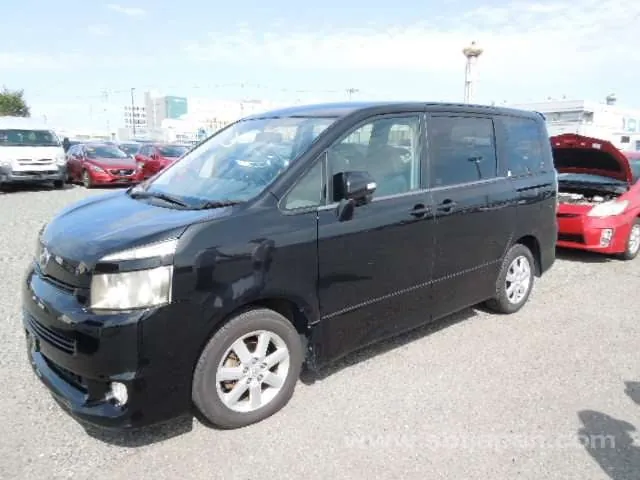 Toyota Voxy 2009 photo 2