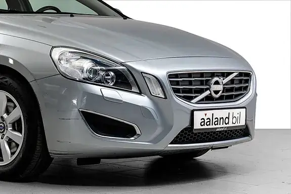 Volvo V60 2012 photo 2
