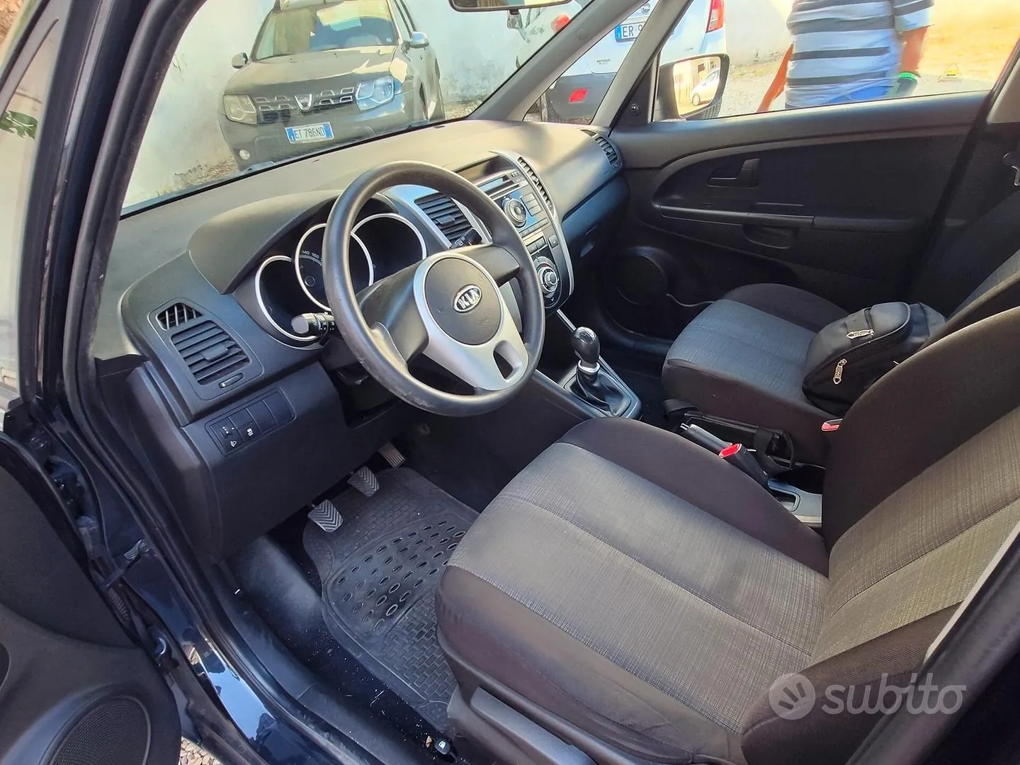 Kia Venga 2013 photo 2