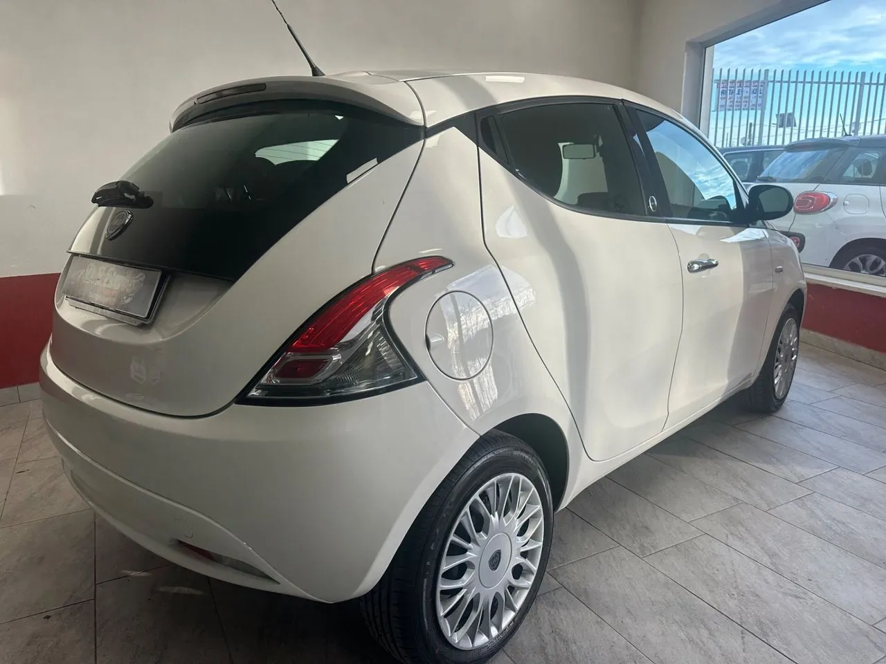 Lancia Ypsilon 2018 photo 2