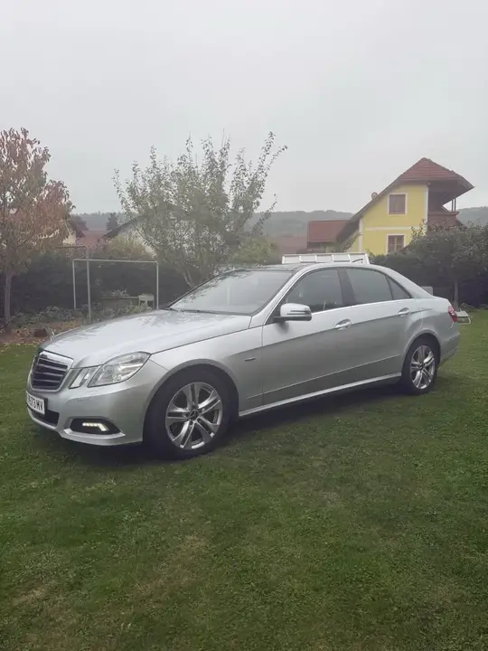 Mercedes-Benz E-Class 2009 photo 2