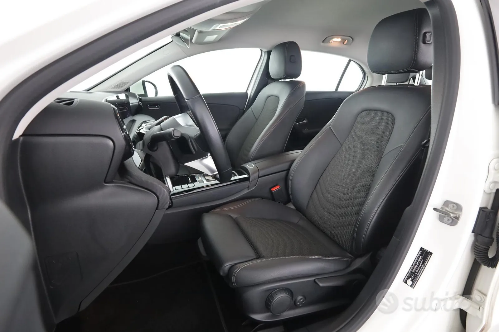 Mercedes-Benz A 180 2024 photo 2