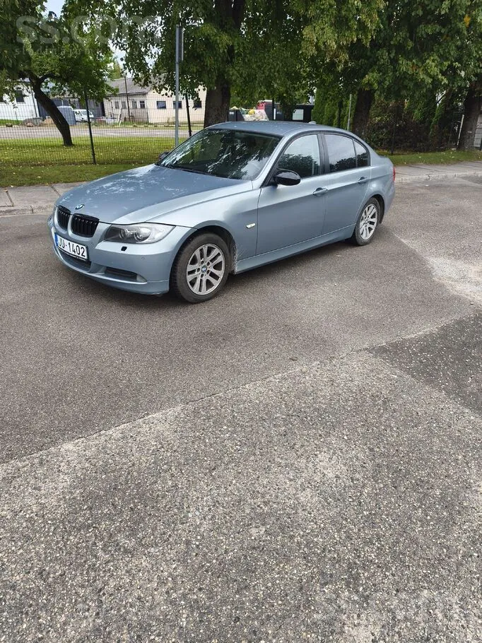 BMW 318 2006 photo 2