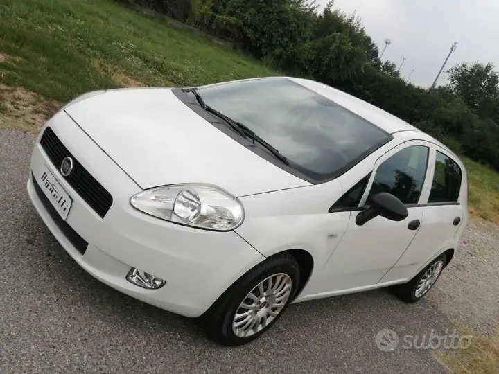 Fiat Grande Punto 2013 photo 5