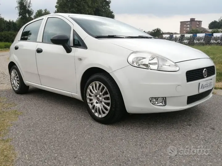 Fiat Grande Punto 2013 photo 3