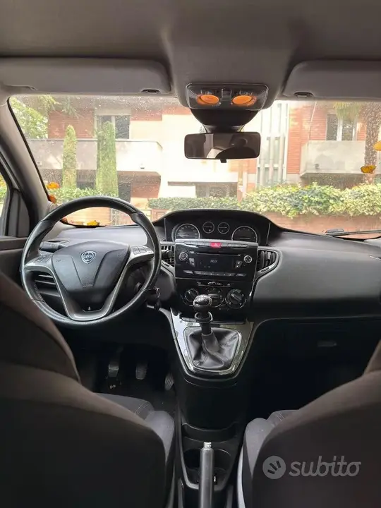Lancia Ypsilon 2014 photo 2