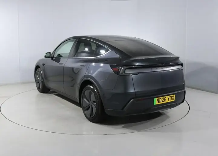Tesla Model Y 2026 photo 2