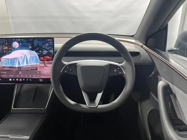 Tesla Model Y 2026 photo 5