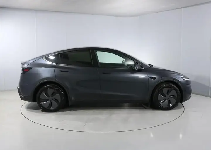 Tesla Model Y 2026 photo 3