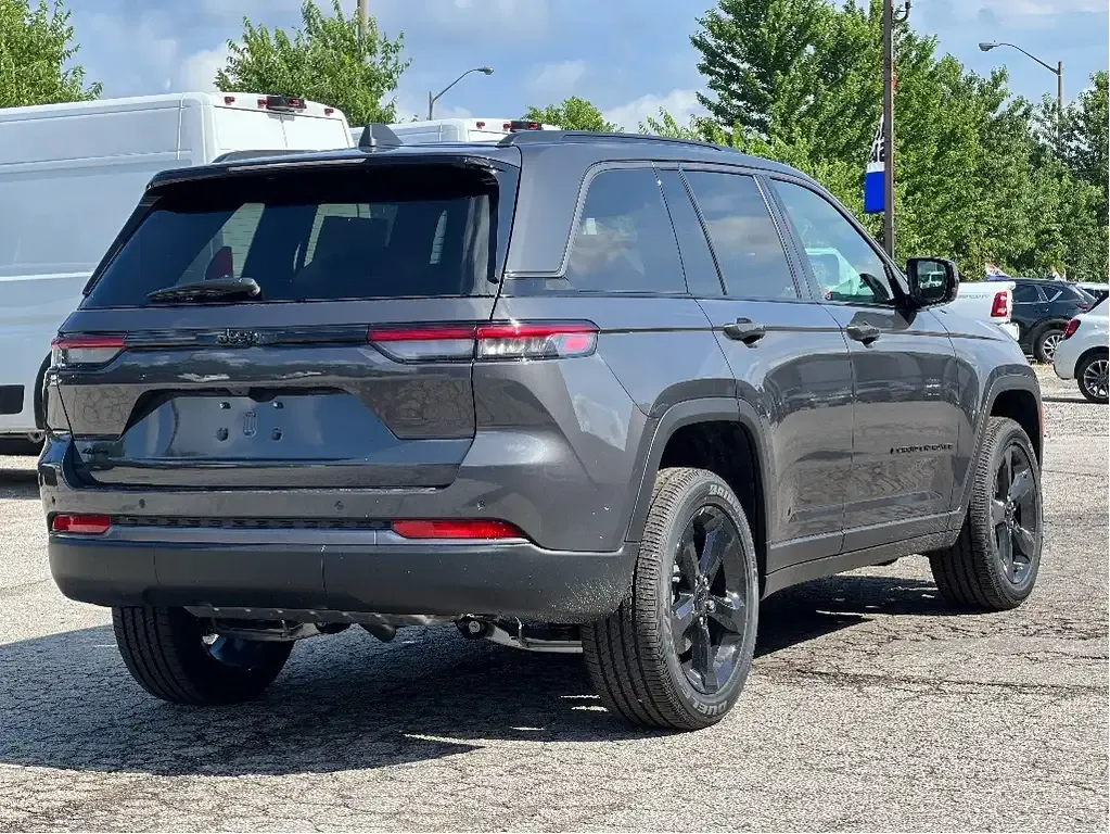 Jeep Grand Cherokee 2026 photo 4