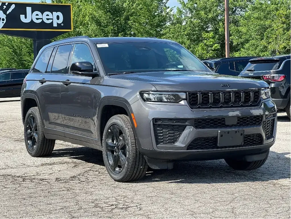 Jeep Grand Cherokee 2026 photo 2