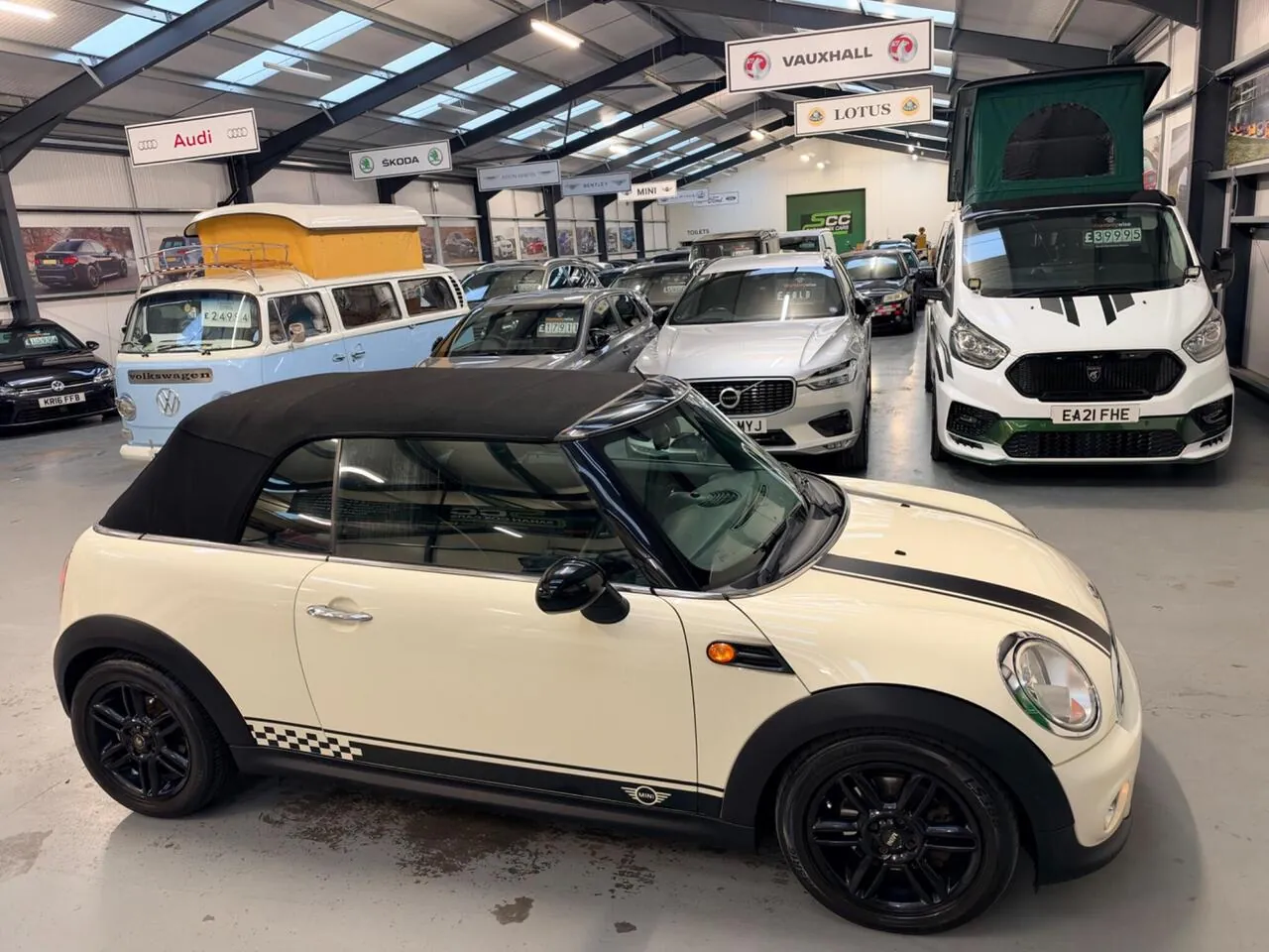 Mini Convertible 2011 photo 2