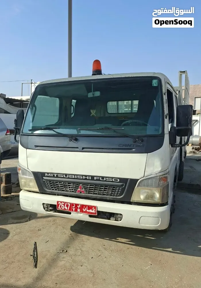 Mitsubishi Canter 2010 photo 2