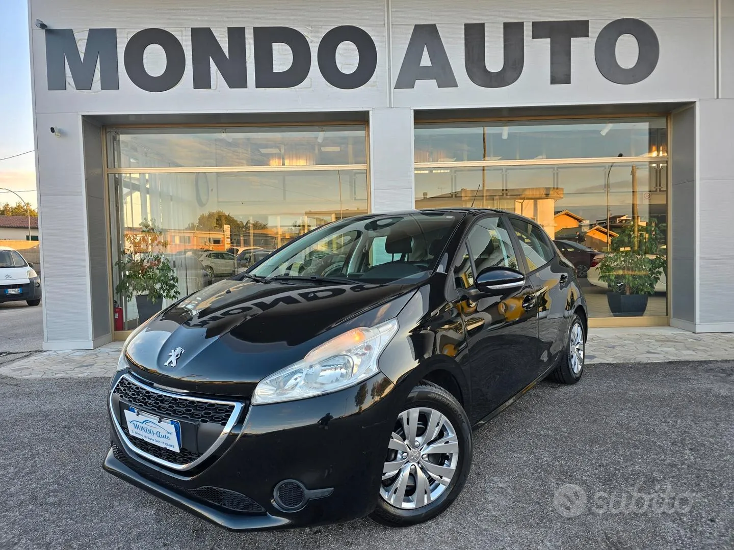 Peugeot 208 2013 photo 2