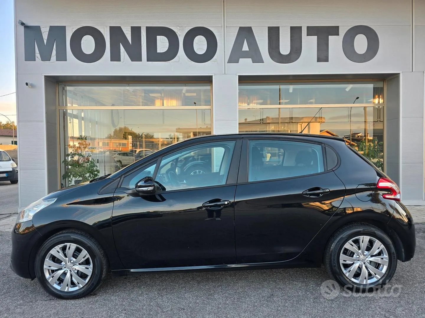 Peugeot 208 2013 photo 3