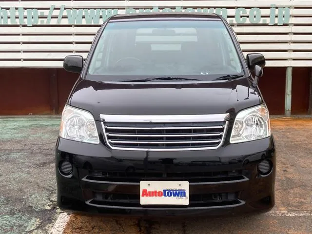 Toyota Noa 2006 photo 4