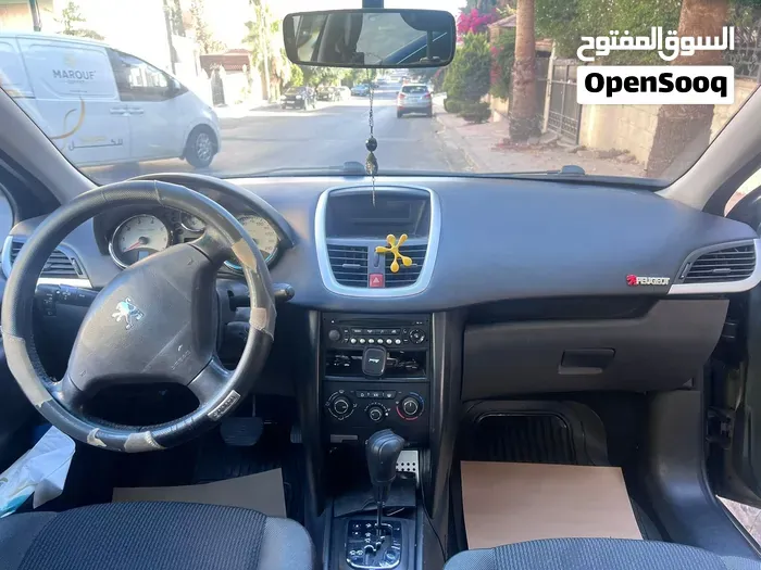 Peugeot 207 2010 photo 2