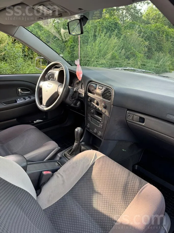 Volvo V40 2003 photo 2