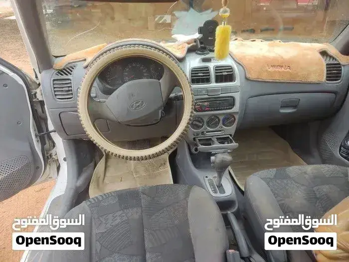 Hyundai Verna 2004 photo 2