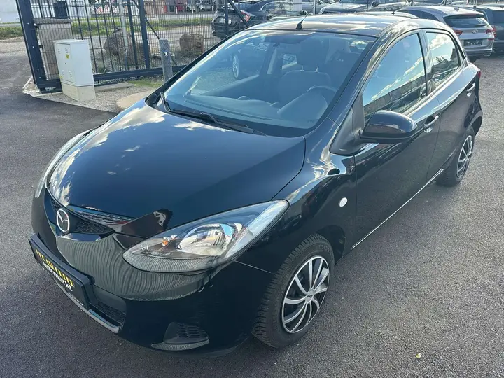 Mazda 2 2009 photo 4