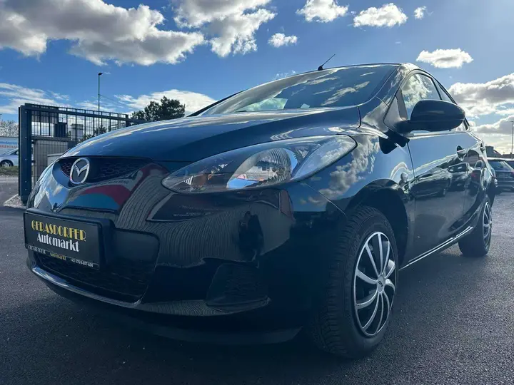 Mazda 2 2009 photo 2