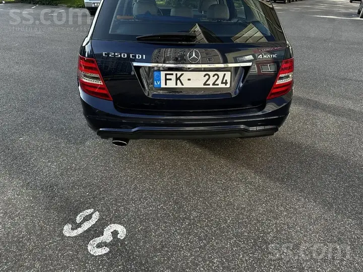Mercedes-Benz C250 2012 photo 2