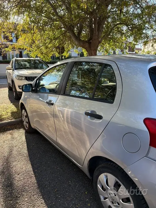Toyota Yaris 2009 photo 2