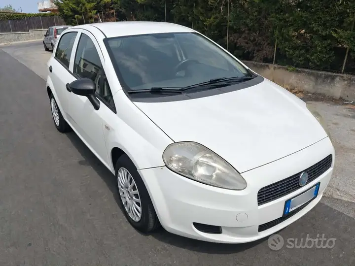 Fiat Grande Punto 2007 photo 2