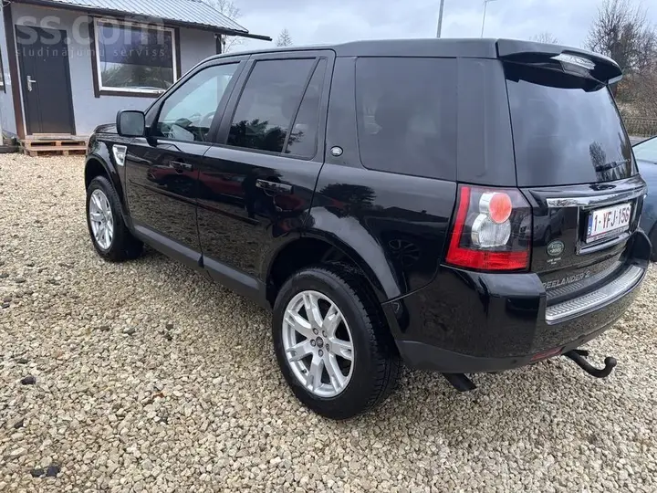 Land Rover Freelander 2011 photo 2