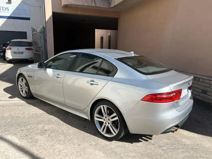 Jaguar Xe 2015 photo 5