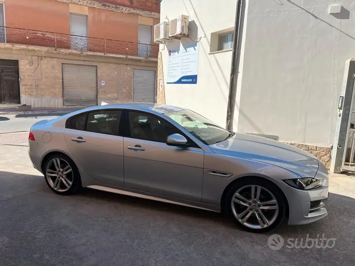 Jaguar Xe 2015 photo 4